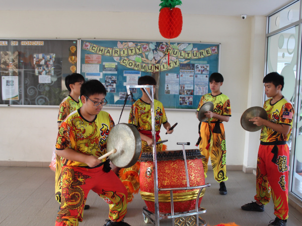 Lion Dance Team from SJKC Putra Nilai